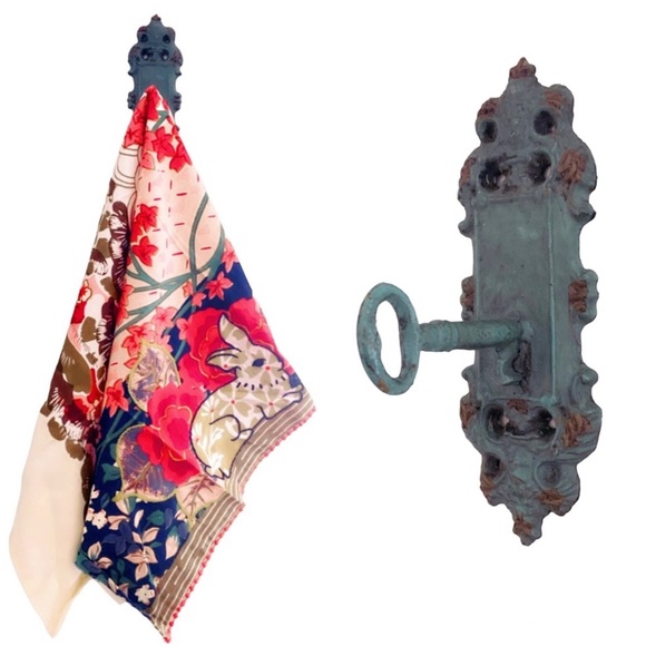 Anthropologie Other - Shabby Chic Ornate Cast Iron Key Plaque Towel Robe Holder